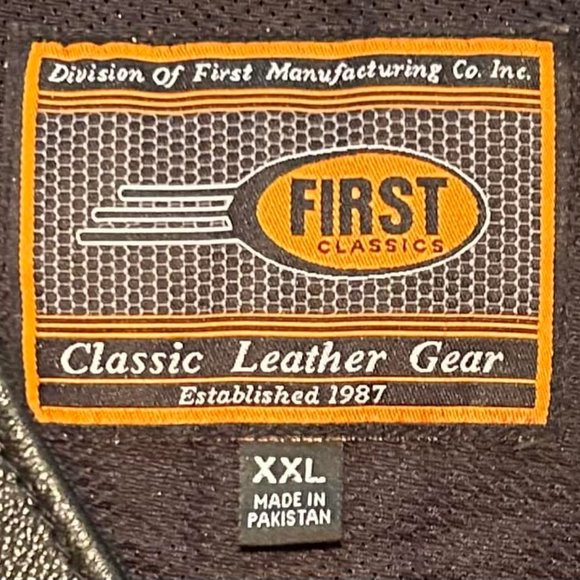 SIZE XXL FIRST CLASSICS LEATHER VEST - LIKE NEW - Picture 3 of 9